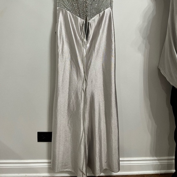 Ladivine by Cinderella Divine, size 6, silver, strapless, Prom/Black Tie event - Picture 7 of 9